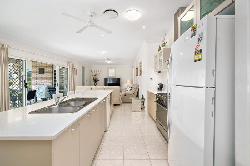 Photo - 48 Oisin Street, Murrumba Downs QLD 4503 - Image 10