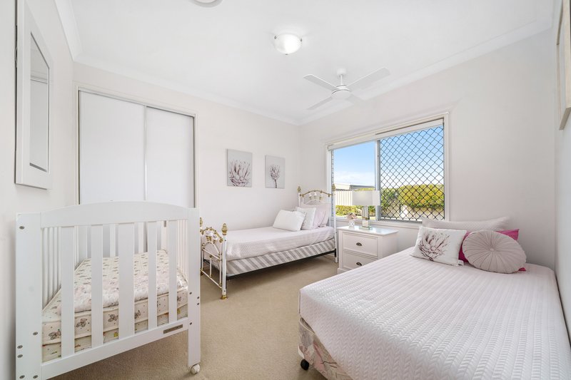 Photo - 48 Oisin Street, Murrumba Downs QLD 4503 - Image 22