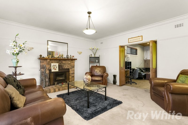 Photo - 48 Pepperell Avenue, Glen Waverley VIC 3150 - Image 2