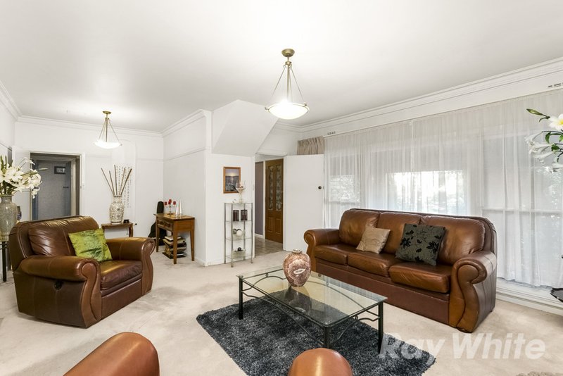 Photo - 48 Pepperell Avenue, Glen Waverley VIC 3150 - Image 3