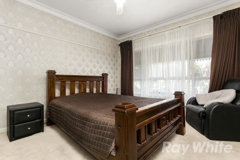 Photo - 48 Pepperell Avenue, Glen Waverley VIC 3150 - Image 6