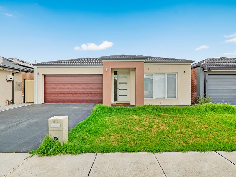 48 Pitfield Avenue, Cranbourne East VIC 3977