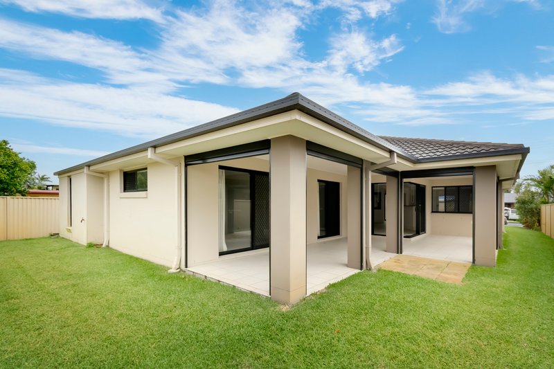 Photo - 48 Poinsettia Avenue, Runaway Bay QLD 4216 - Image 4