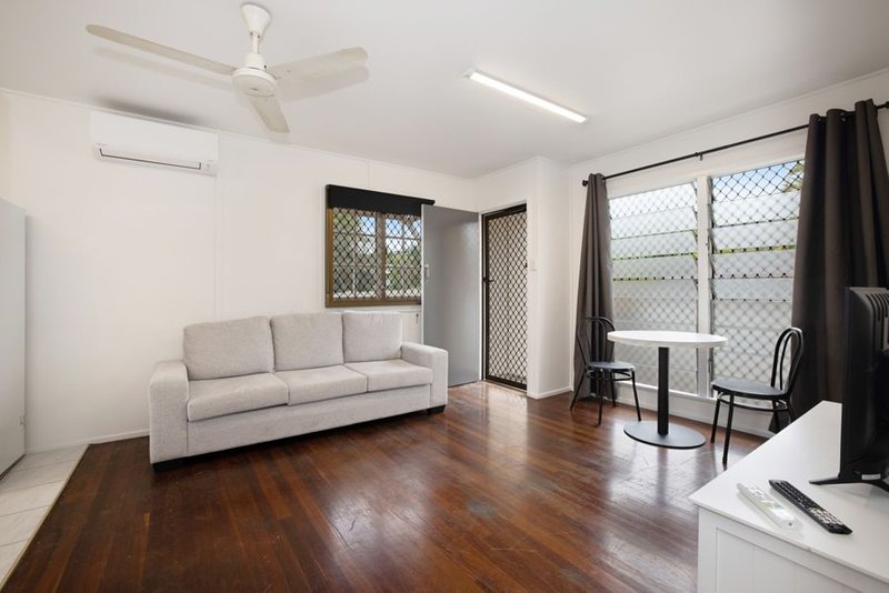 Photo - 4/8 Price Street, Belgian Gardens QLD 4810 - Image 4