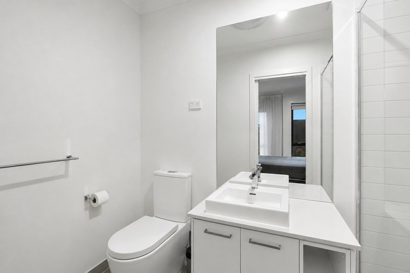 Photo - 48 Quarter Circuit, Springvale VIC 3171 - Image 9