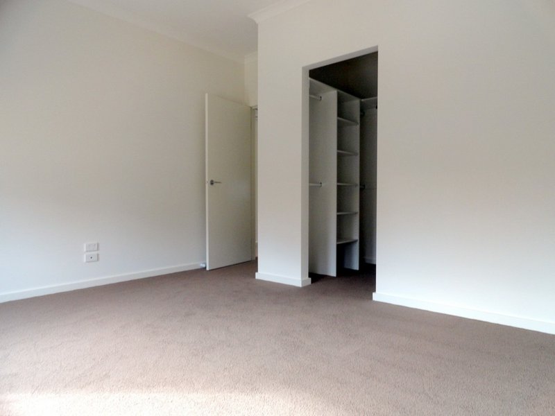 Photo - 48 Reid Street, South Morang VIC 3752 - Image 7