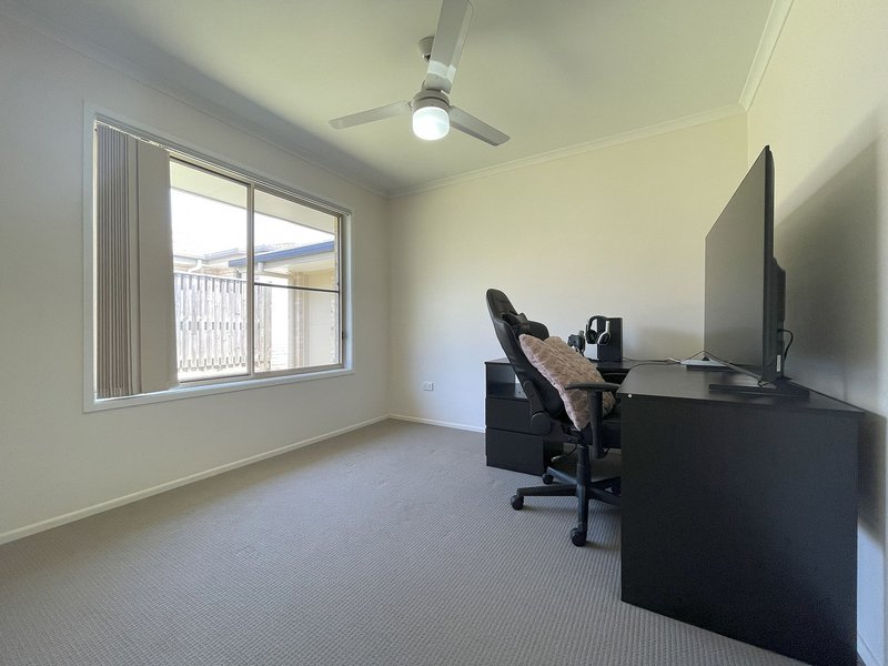 Photo - 48 Reiner Circuit, Burpengary QLD 4505 - Image 11