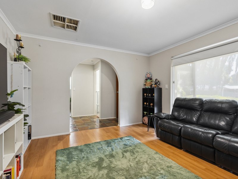 Photo - 48 Richards Drive, Morphett Vale SA 5162 - Image 4