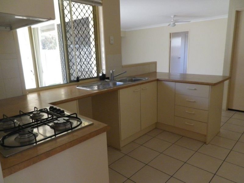 Photo - 48 Samantha Street, Wynnum West QLD 4178 - Image 3