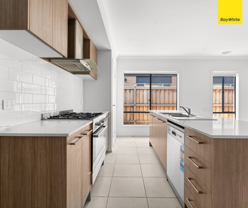 Photo - 48 Selbourne Street, Strathtulloh VIC 3338 - Image 2