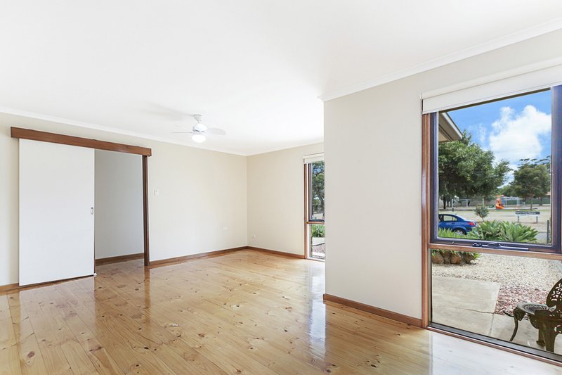 Photo - 48 Selina Street, Morphett Vale SA 5162 - Image 3