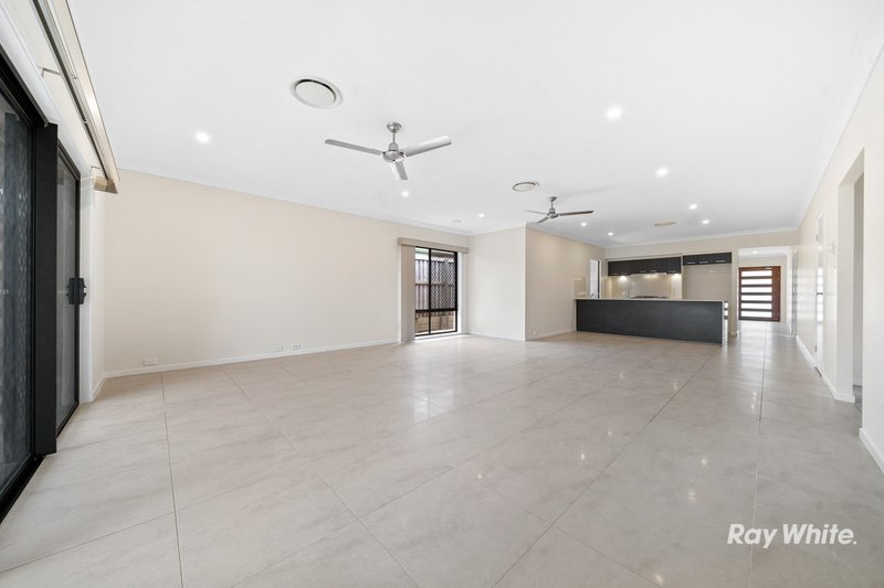 Photo - 48 Sienna Circuit, Yarrabilba QLD 4207 - Image 2