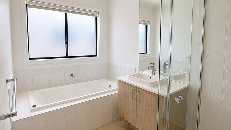 Photo - 48 Standley Circuit, Yarrabilba QLD 4207 - Image 7
