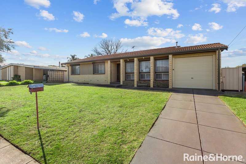 Photo - 48 Suzanne Avenue, Morphett Vale SA 5162 - Image 2