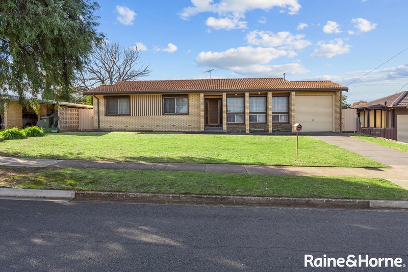 Photo - 48 Suzanne Avenue, Morphett Vale SA 5162 - Image 3