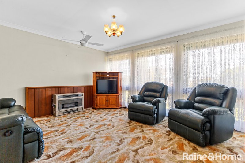 Photo - 48 Suzanne Avenue, Morphett Vale SA 5162 - Image 5