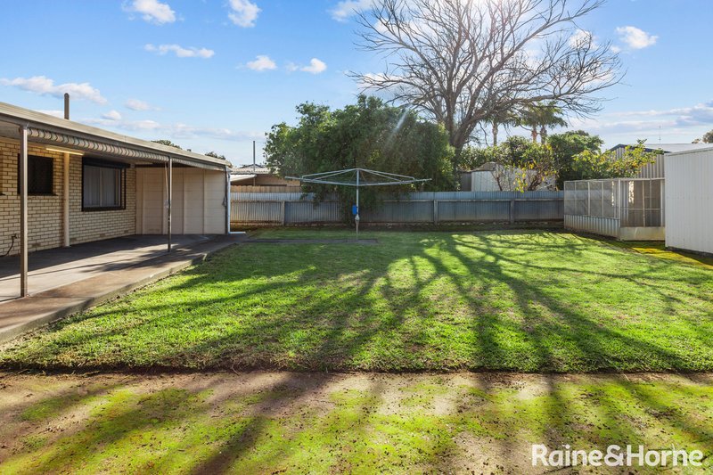 Photo - 48 Suzanne Avenue, Morphett Vale SA 5162 - Image 25