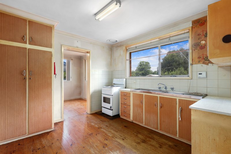 Photo - 48 Tallara Parkway, Narrabundah ACT 2604 - Image 5