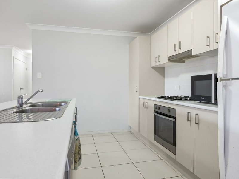 Photo - 48 Tempranillo Crescent, Cessnock NSW 2325 - Image 6