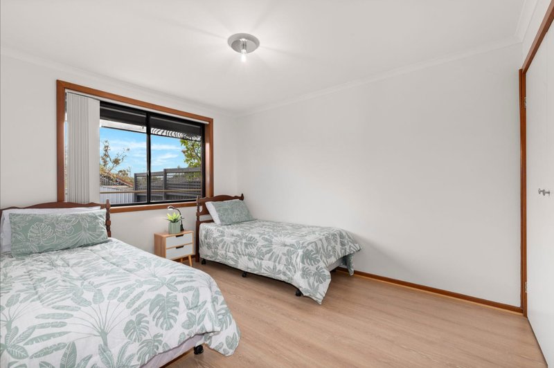 Photo - 48 Thompson Circuit, Mill Park VIC 3082 - Image 6