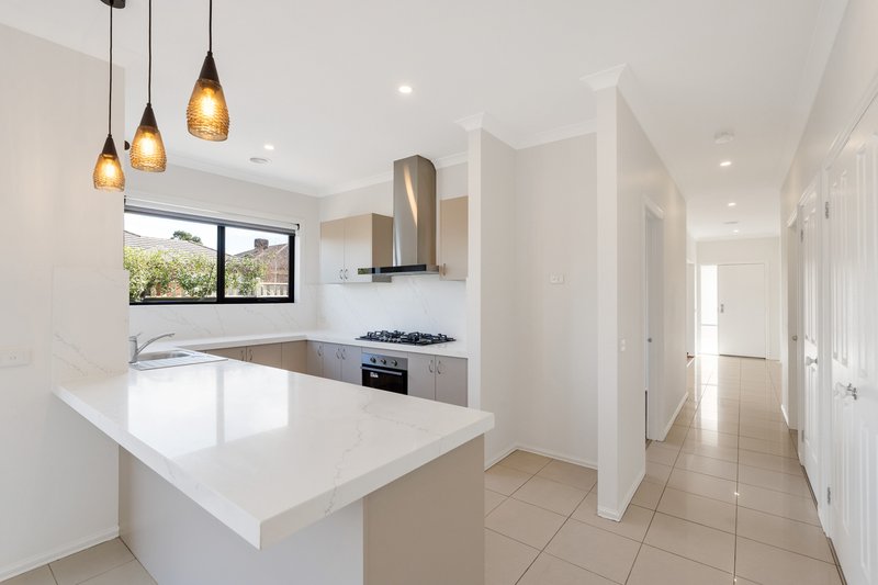 Photo - 48 Tusmore Rise, Craigieburn VIC 3064 - Image 2