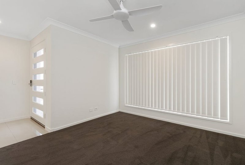 Photo - 48 Wellington Circuit, Yarrabilba QLD 4207 - Image 2