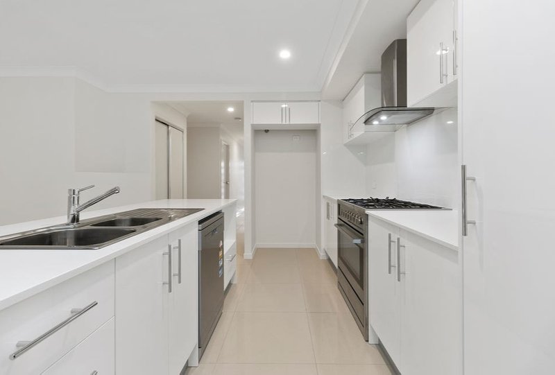 Photo - 48 Wellington Circuit, Yarrabilba QLD 4207 - Image 3