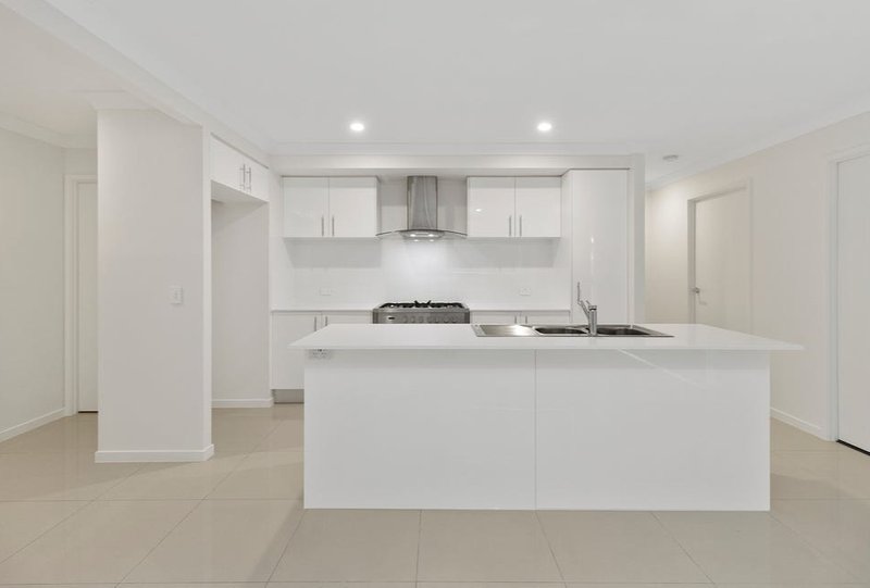 Photo - 48 Wellington Circuit, Yarrabilba QLD 4207 - Image 4