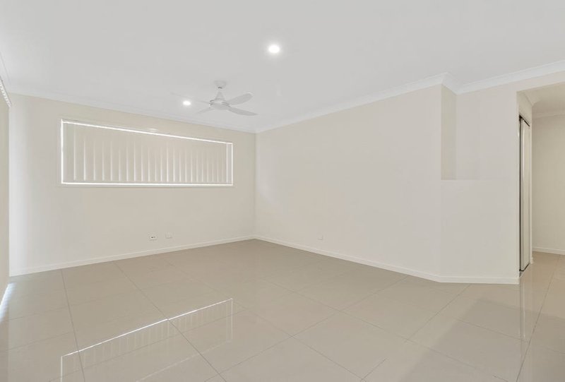 Photo - 48 Wellington Circuit, Yarrabilba QLD 4207 - Image 5