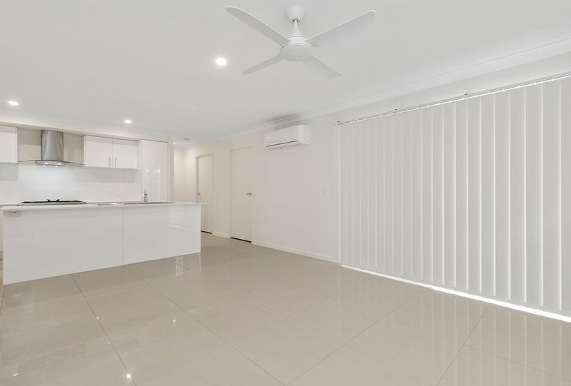 Photo - 48 Wellington Circuit, Yarrabilba QLD 4207 - Image 6