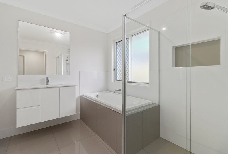 Photo - 48 Wellington Circuit, Yarrabilba QLD 4207 - Image 12