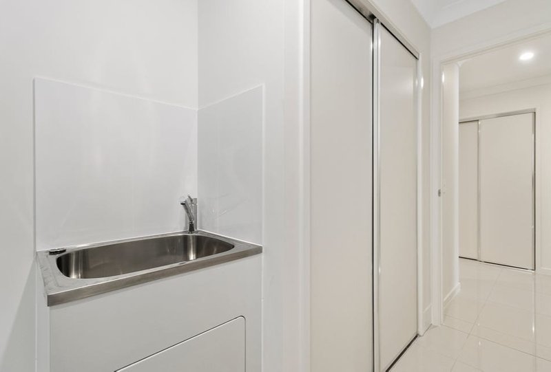 Photo - 48 Wellington Circuit, Yarrabilba QLD 4207 - Image 13