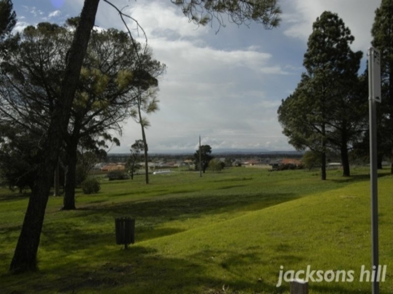 Photo - 48 Westminster Grove, Sunbury VIC 3429 - Image 3