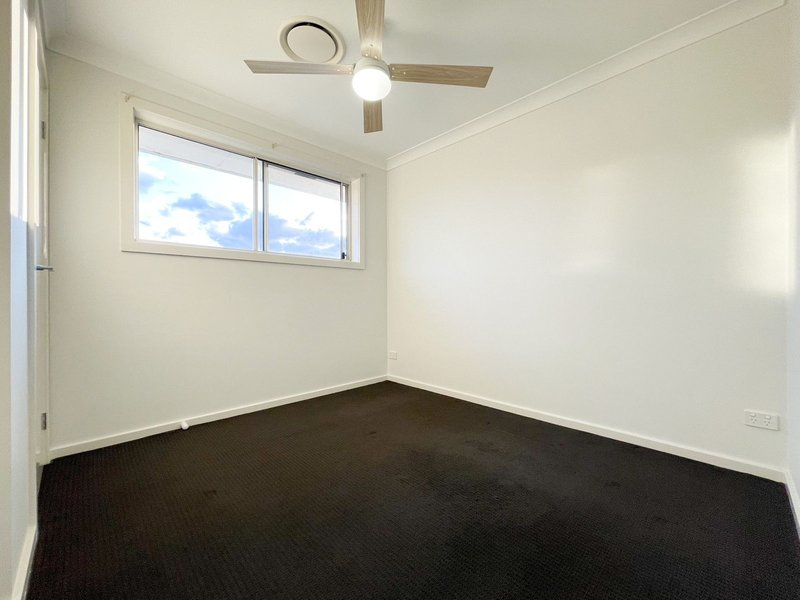 Photo - 48 William Hart Cres , Penrith NSW 2750 - Image 5