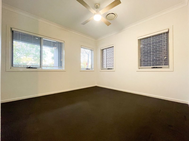 Photo - 48 William Hart Cres , Penrith NSW 2750 - Image 6