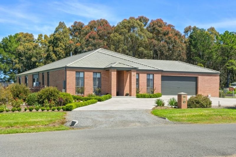 48 Windermere Way, Cardigan Village VIC 3352