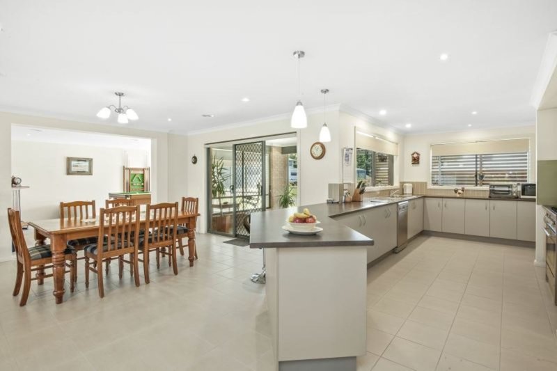 Photo - 48 Windermere Way, Cardigan Village VIC 3352 - Image 3