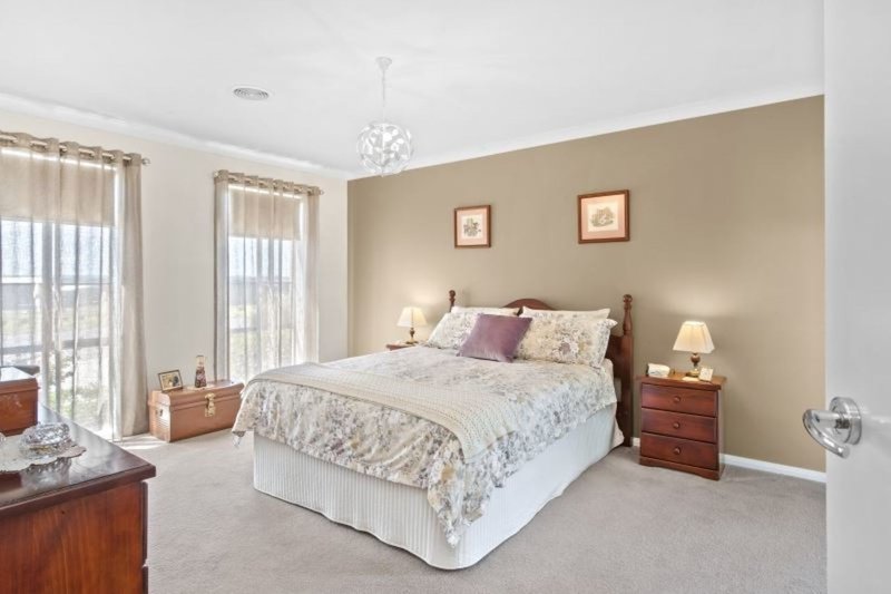 Photo - 48 Windermere Way, Cardigan Village VIC 3352 - Image 7