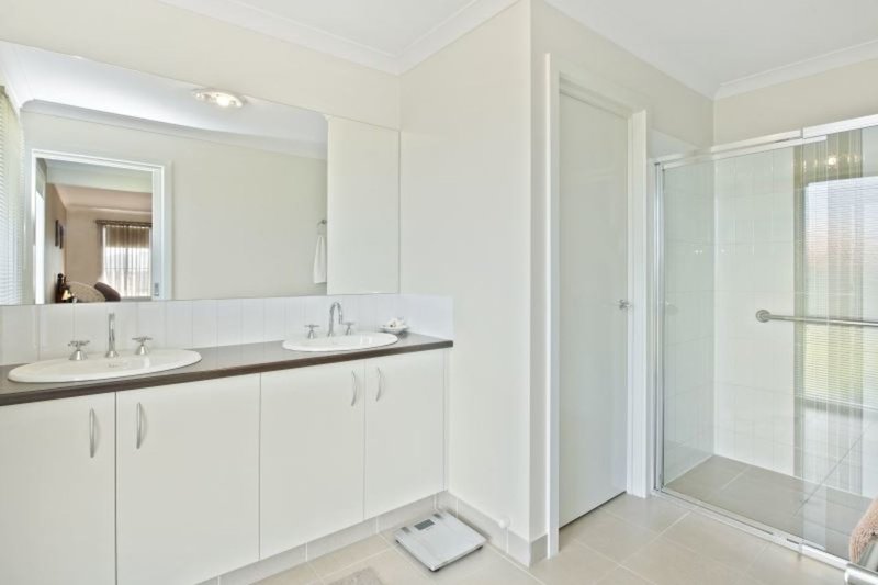 Photo - 48 Windermere Way, Cardigan Village VIC 3352 - Image 8