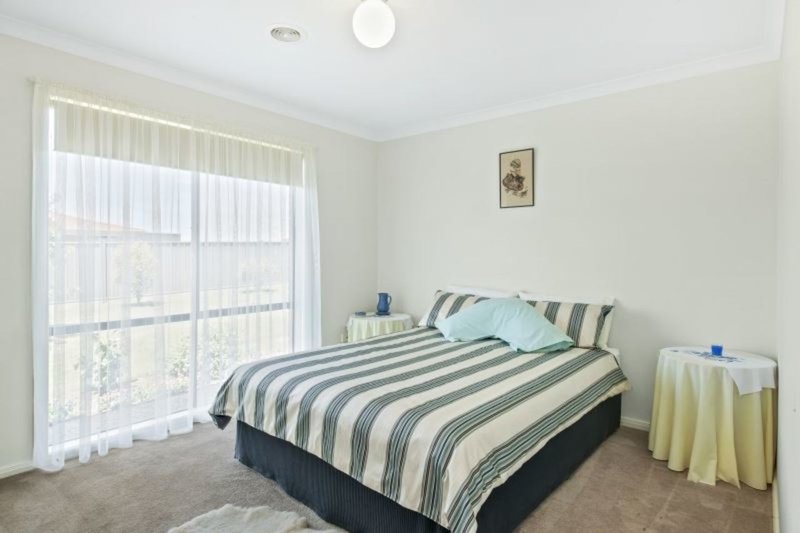 Photo - 48 Windermere Way, Cardigan Village VIC 3352 - Image 9