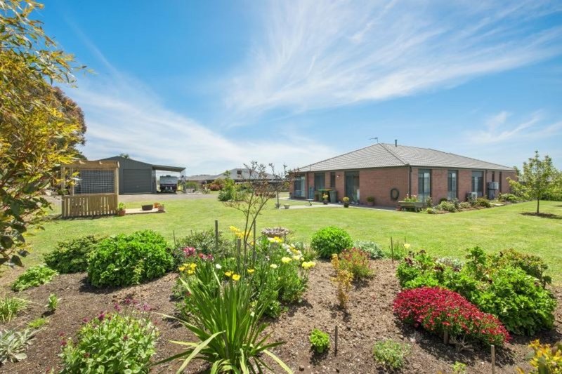 Photo - 48 Windermere Way, Cardigan Village VIC 3352 - Image 13