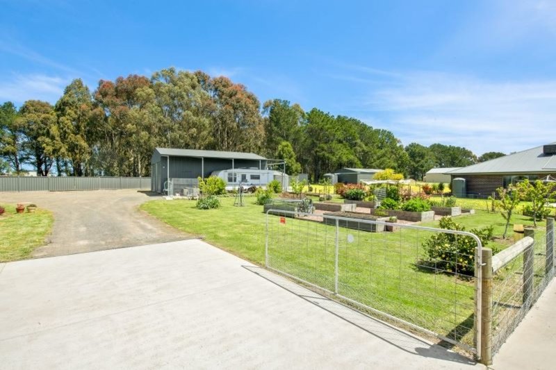 Photo - 48 Windermere Way, Cardigan Village VIC 3352 - Image 16