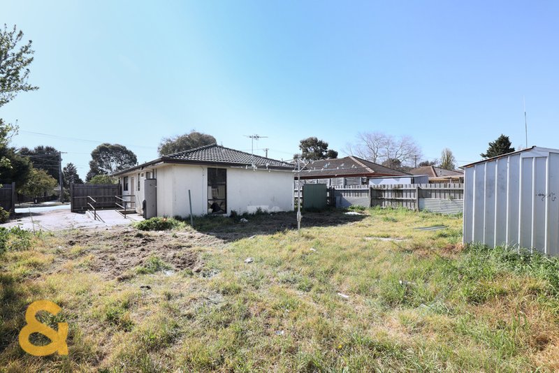 Photo - 48 Woodburn Crescent, Meadow Heights VIC 3048 - Image 4