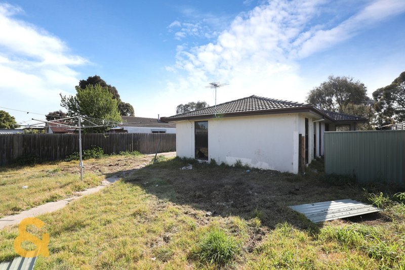 Photo - 48 Woodburn Crescent, Meadow Heights VIC 3048 - Image 5