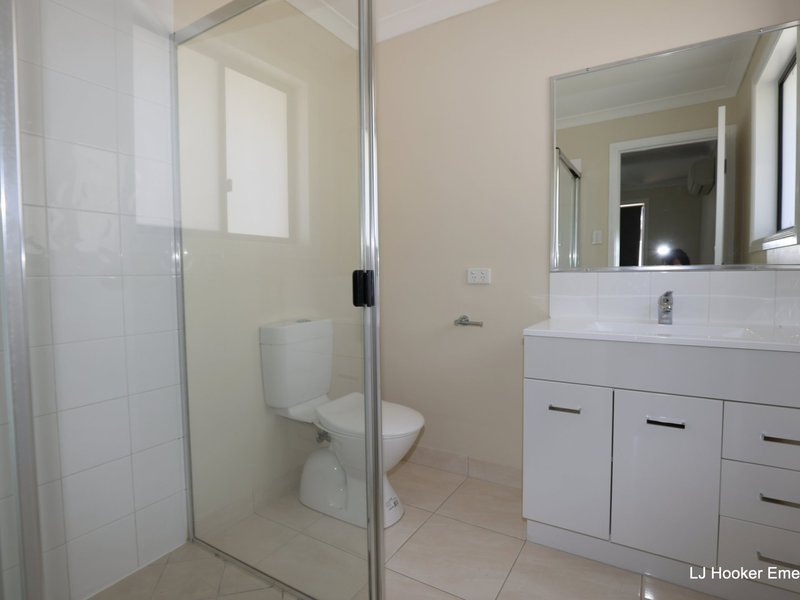 Photo - 48 Wright Street, Emerald QLD 4720 - Image 11