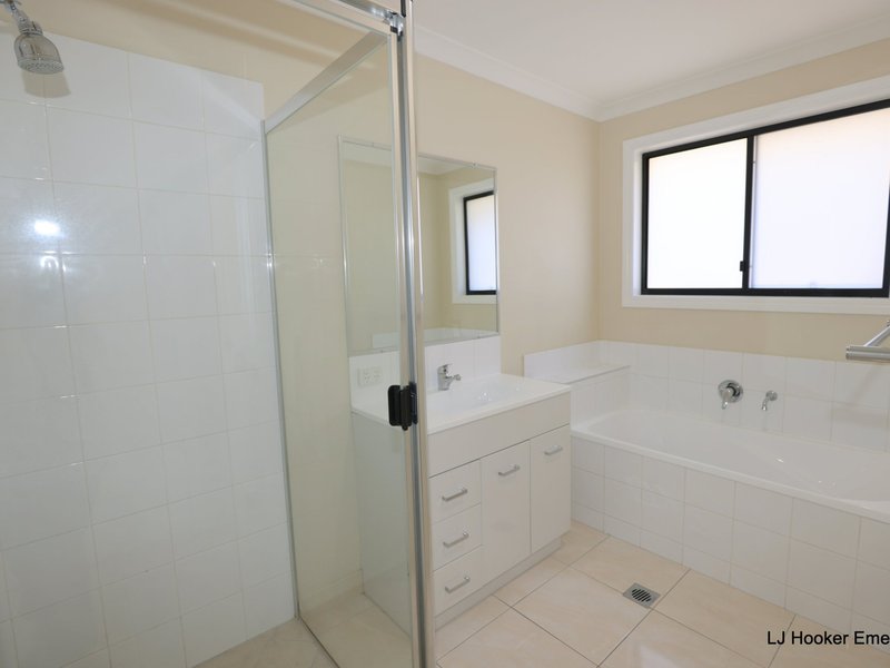 Photo - 48 Wright Street, Emerald QLD 4720 - Image 16