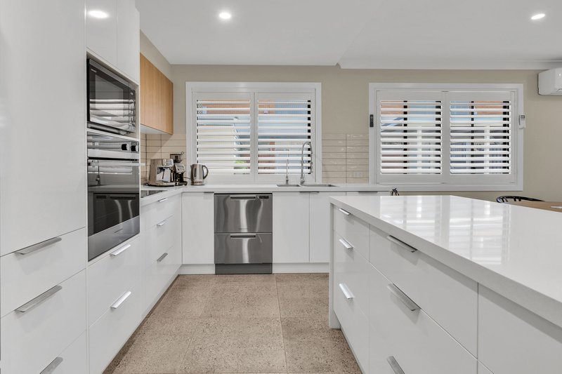 Photo - 4/8 Wyberba Street, Tugun QLD 4224 - Image 6