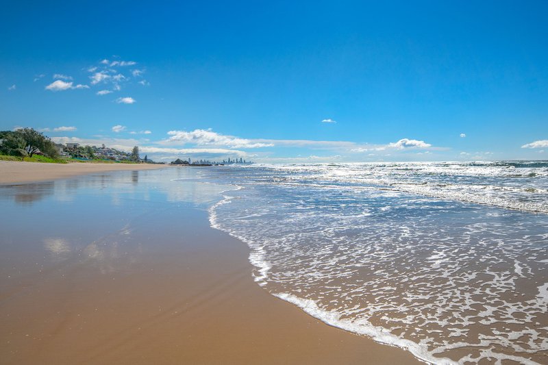 Photo - 4/8 Wyberba Street, Tugun QLD 4224 - Image 16