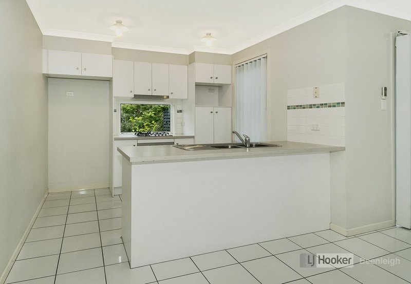 Photo - 48 Wyndham Circuit, Holmview QLD 4207 - Image 3