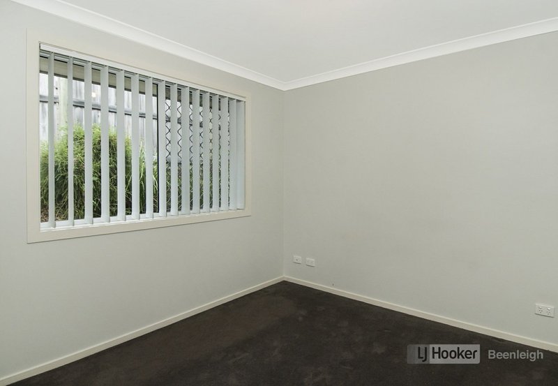 Photo - 48 Wyndham Circuit, Holmview QLD 4207 - Image 7